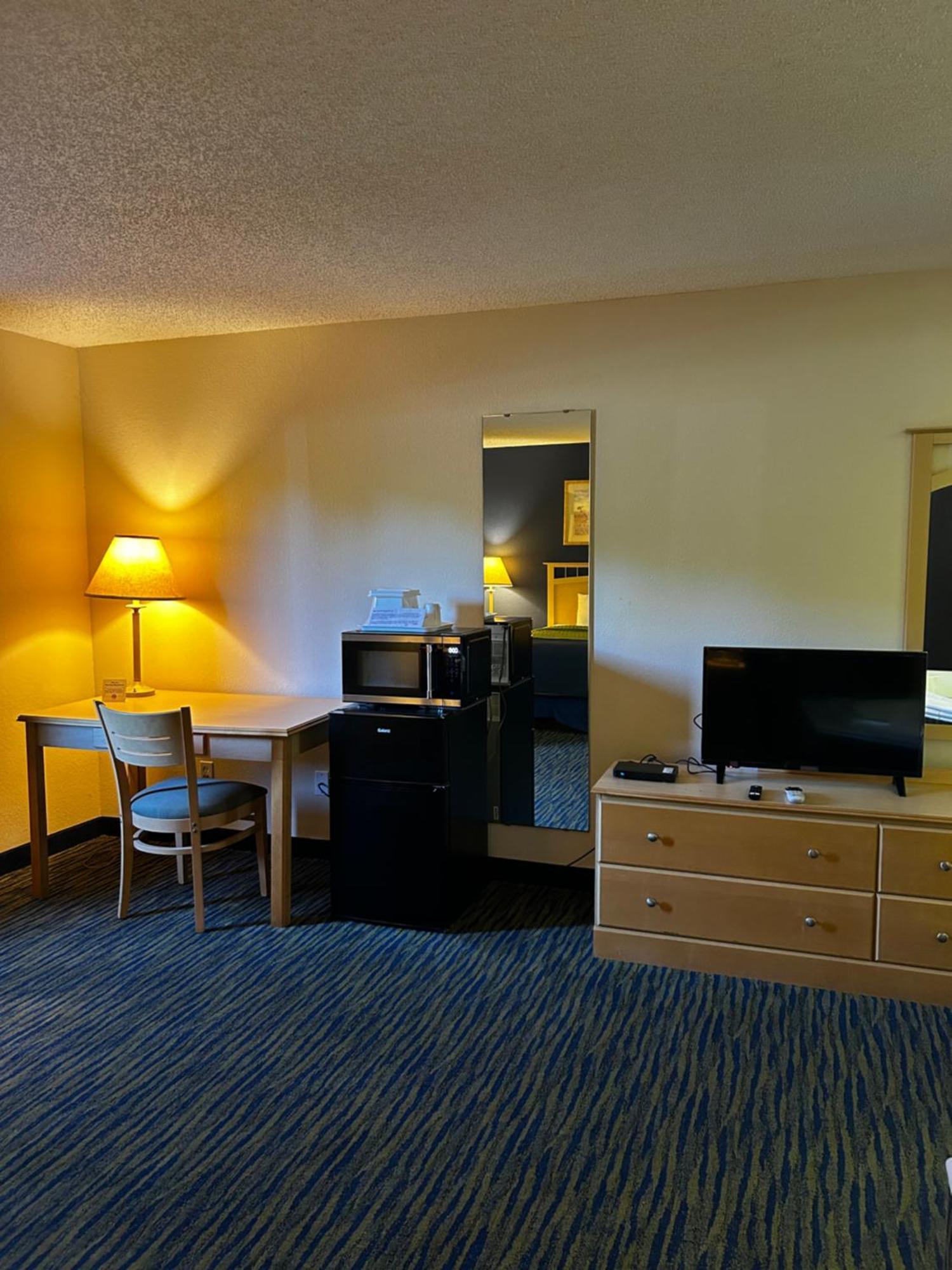 Ameristay Inn & Suites Waverly Esterno foto