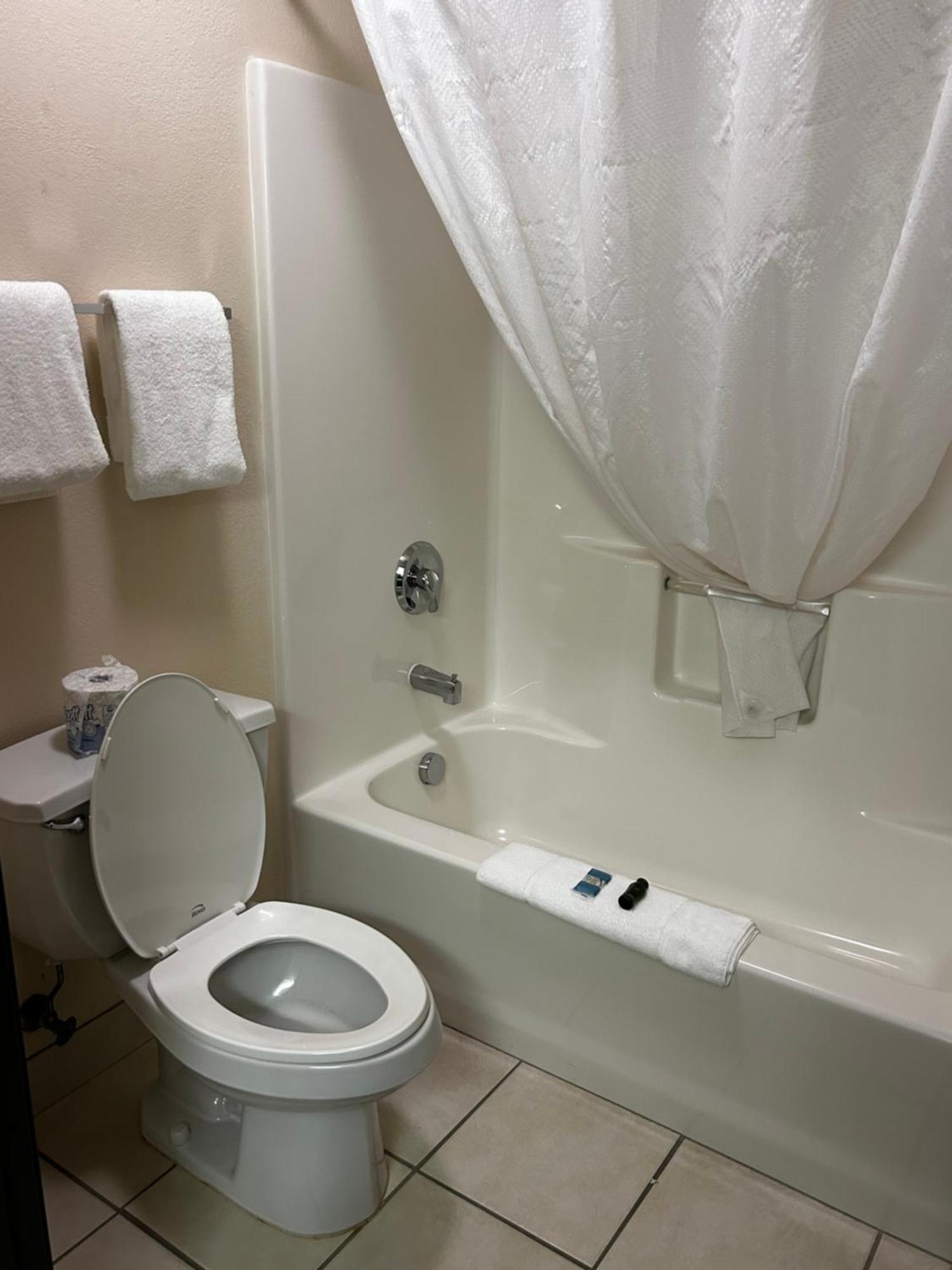Ameristay Inn & Suites Waverly Esterno foto